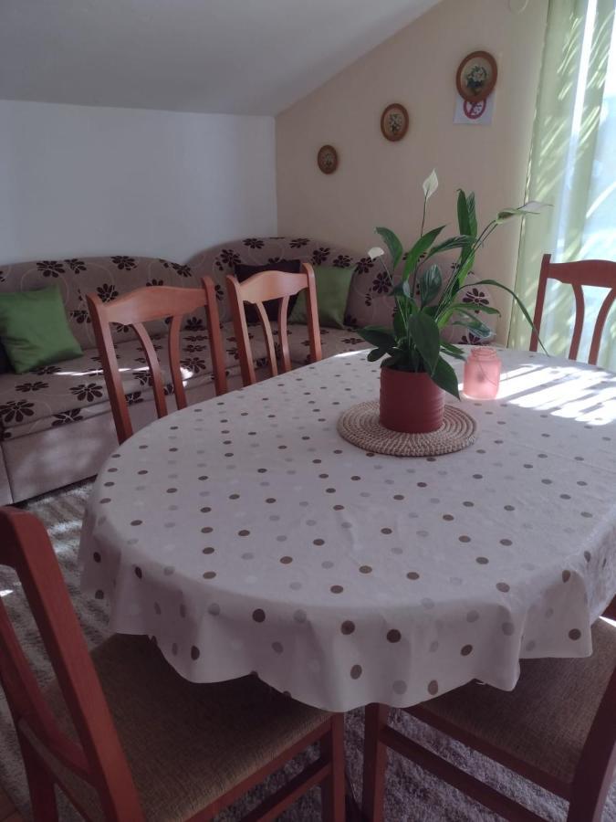 Apartmani Zmiric Primošten Esterno foto