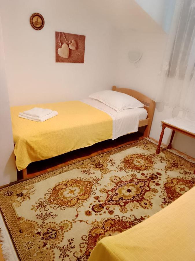 Apartmani Zmiric Primošten Esterno foto