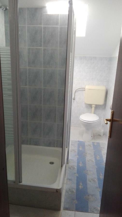 Apartmani Zmiric Primošten Esterno foto